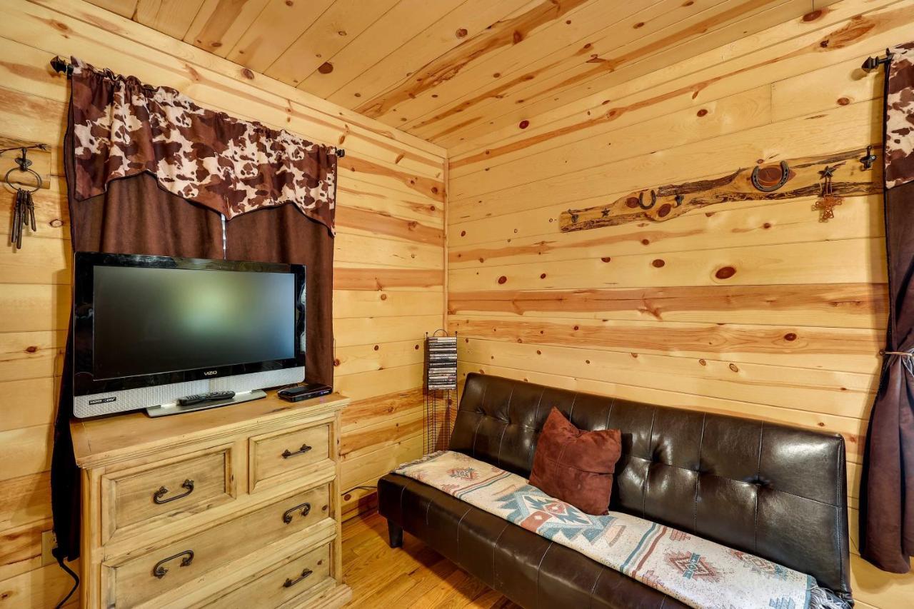 Broken Bow Rental Cabin With Hot Tub And Bar Exterior photo