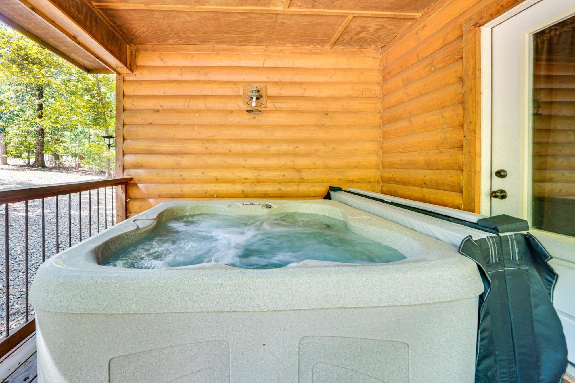 Broken Bow Rental Cabin With Hot Tub And Bar Exterior photo